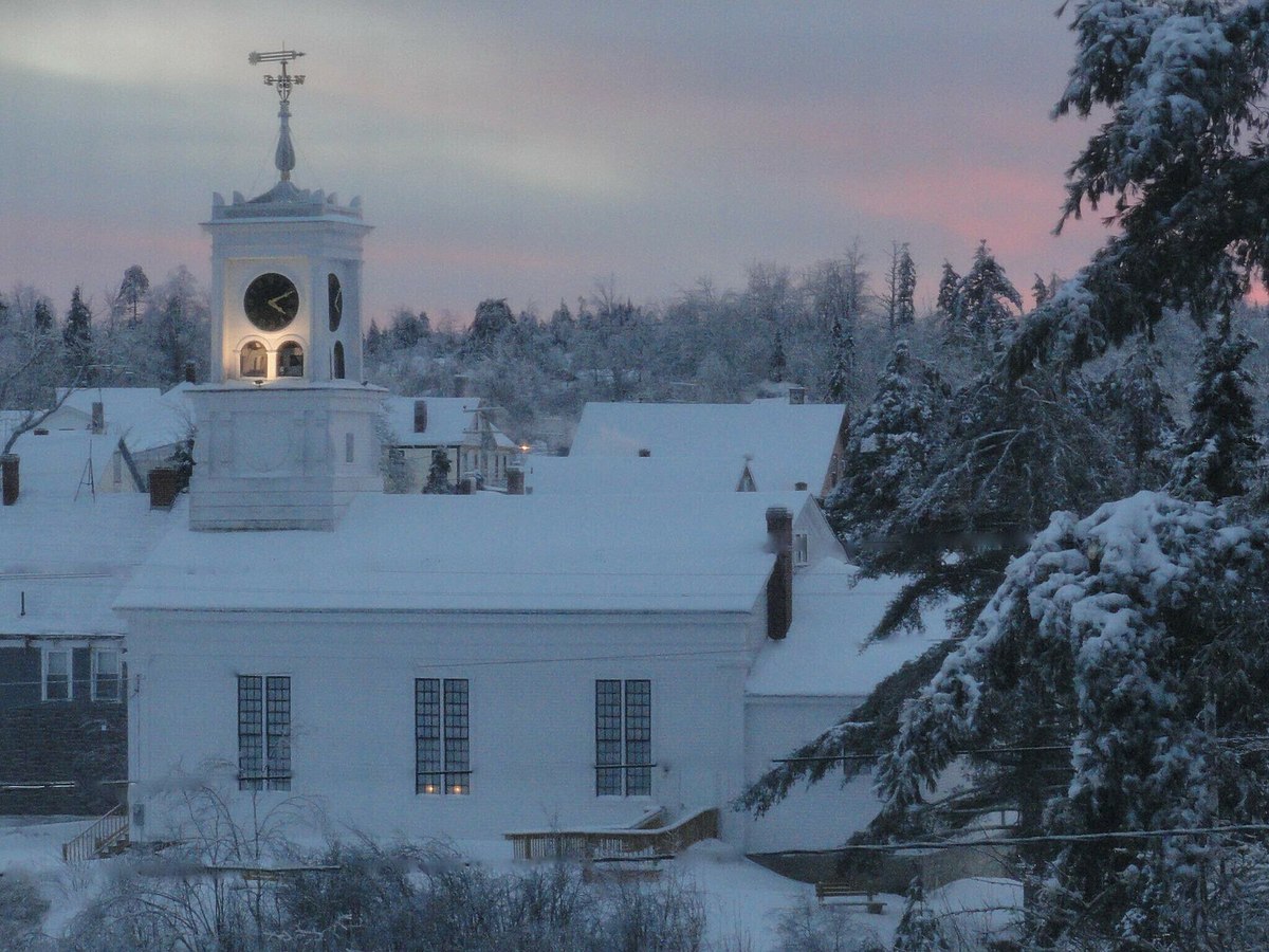 Winter_Columbia_Falls_town_hall